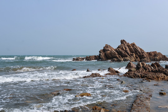 海边礁石海浪