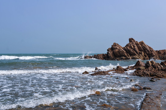 海边礁石海浪