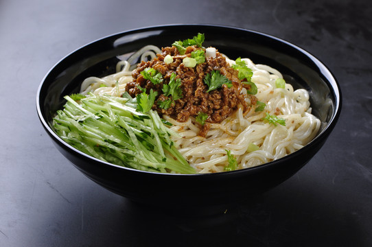 雞蛋炸醬面