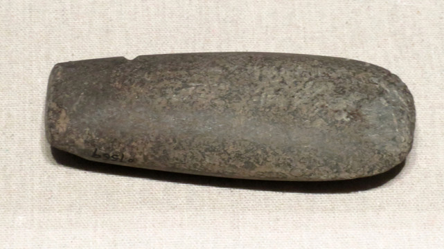 大汶口文化石斧