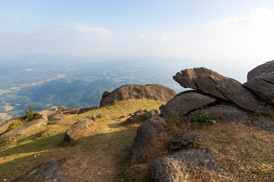 防城港望州顶山顶奇石