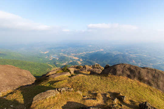 防城港望州顶山顶奇石