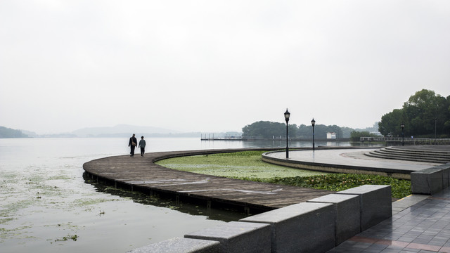 雨中漫步