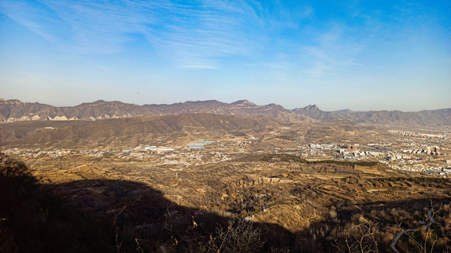 群山远眺