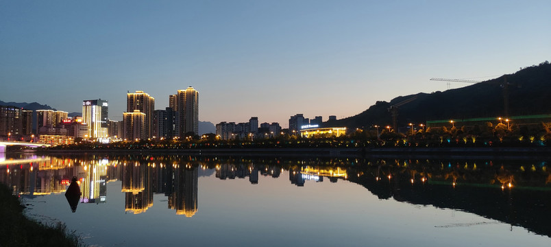 河畔夜景