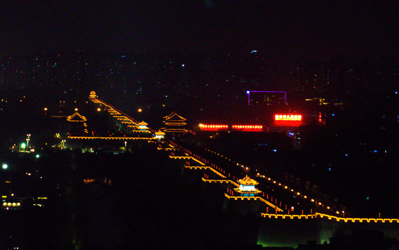 西安城墙一角夜景