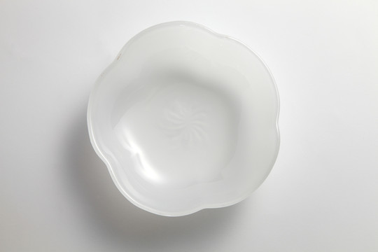 白色色拉碗花形