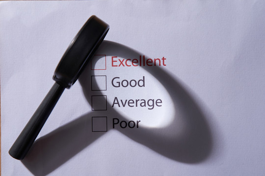 调查表反馈满意度概念：核对表核对优秀字，为客户提供申请表文件。企业营销研究中的意见问题选择
