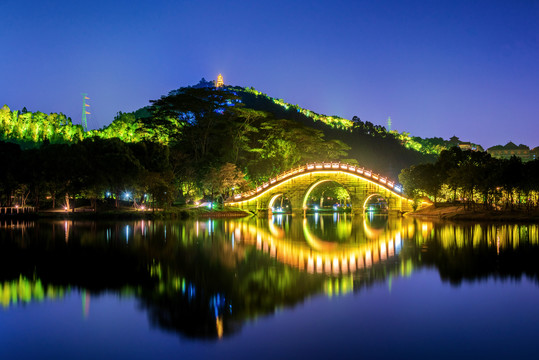 广东佛山顺德顺峰山公园夜景