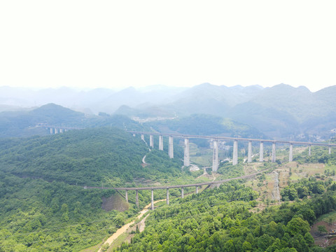 贵州青山绿水高铁轨道动车隧道