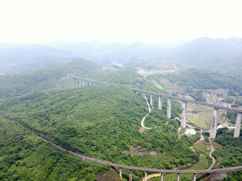 贵州青山绿水高铁轨道动车隧道