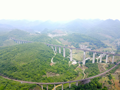 贵州青山绿水高铁轨道动车隧道