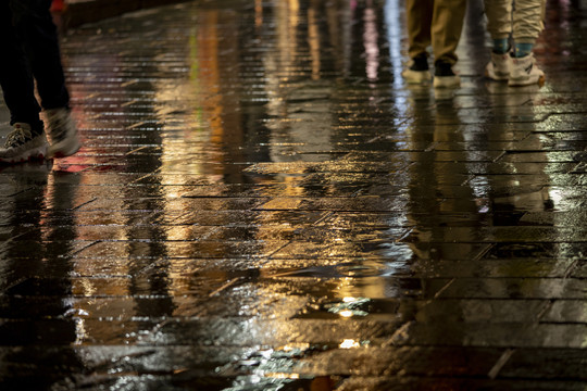 杭州河坊街南宋御街雨景