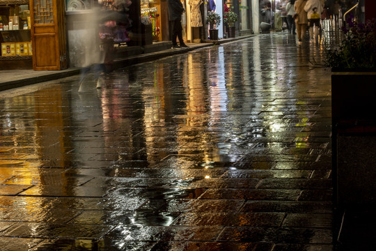 杭州河坊街南宋御街雨景