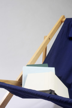 木框天蓝色帆布躺椅