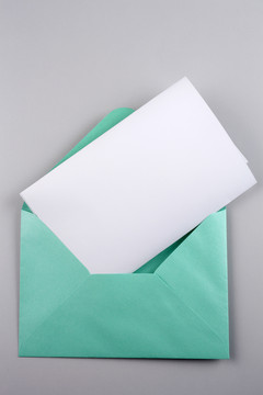 空白纸和带复印空间的信封