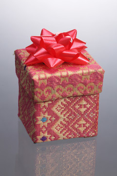 带蝴蝶结的亚洲设计礼品盒