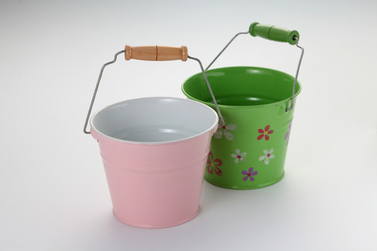 粉绿色水桶
