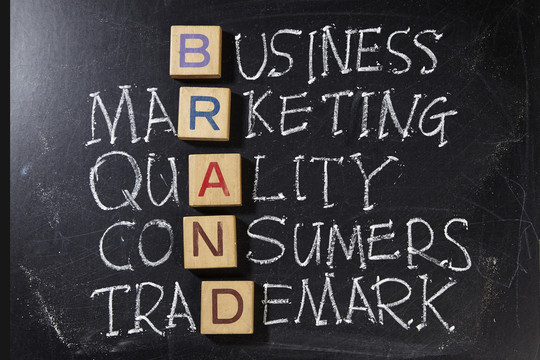 品牌，企业营销理念在黑板上