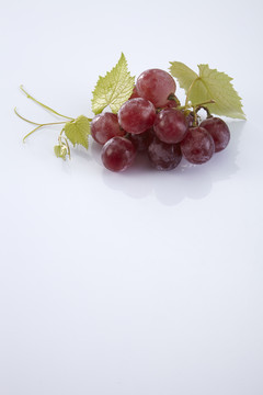 白葡萄上的红葡萄
