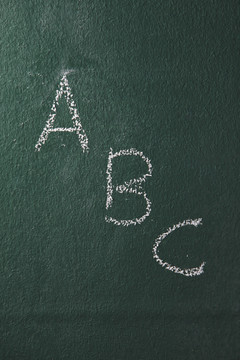 黑板上的字母a b c