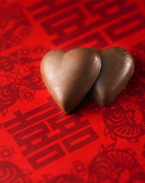 中国装饰纸上的巧克力