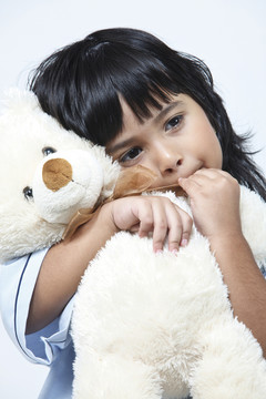 小女孩和泰迪熊的特写镜头