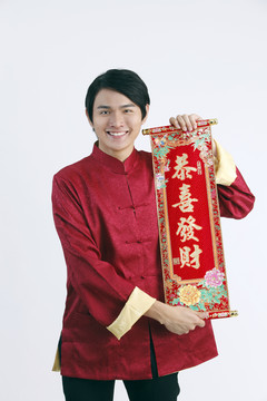 古装青年献中国吉祥诗