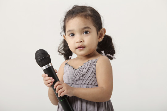马来小女孩唱歌