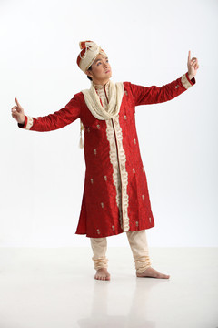 全长印度与传统旁遮普西服舞蹈