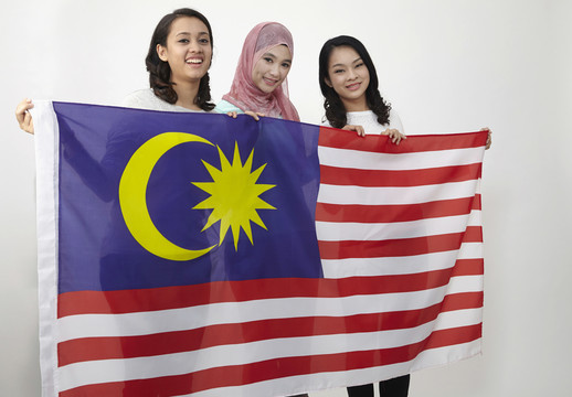 马来西亚多民族手持大旗