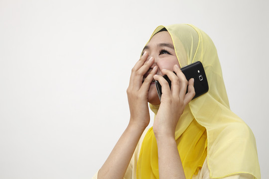 马来女人在打电话