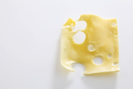 白底融化的奶酪