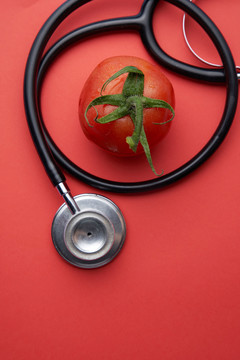 听诊器和番茄