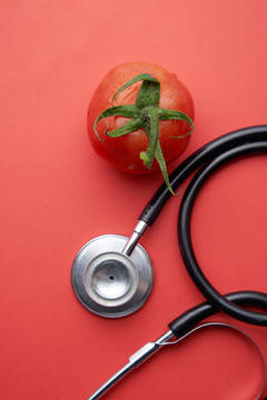 听诊器和番茄