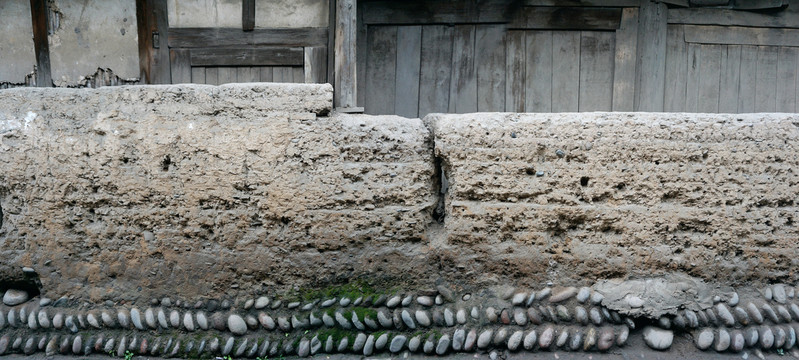 四川洪雅县老街残留的夯土墙