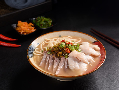 龍利魚牛肉面