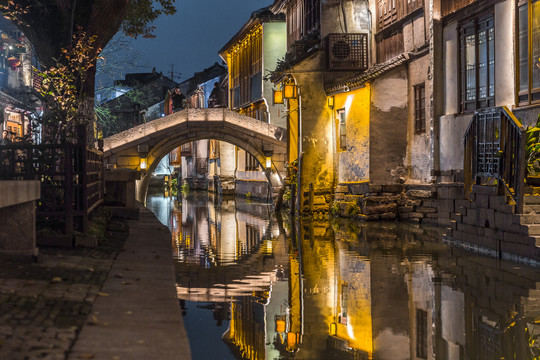 江苏周庄古镇夜景风光