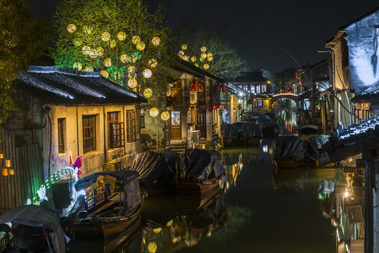 江苏周庄古镇夜景风光