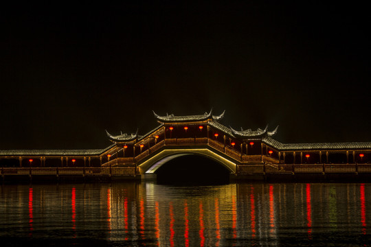 江苏锦溪古镇夜景廊桥