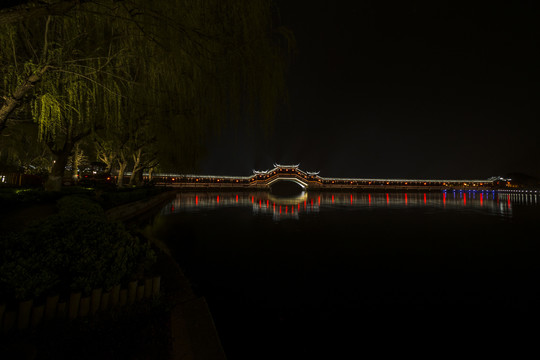 江苏锦溪古镇夜景廊桥