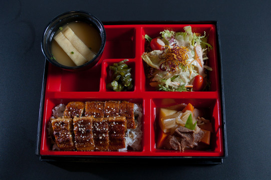 鳗鱼盖饭套餐