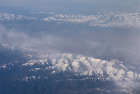 西安到拉萨飞机上航拍雪山