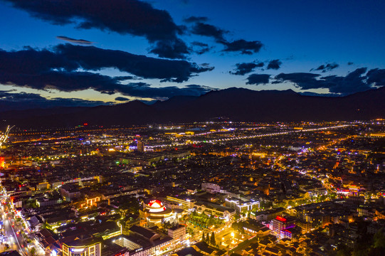 航拍云南丽江古城夜景风光