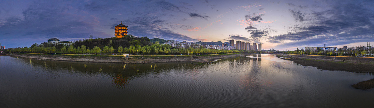宽幅城市长河落日摄影图