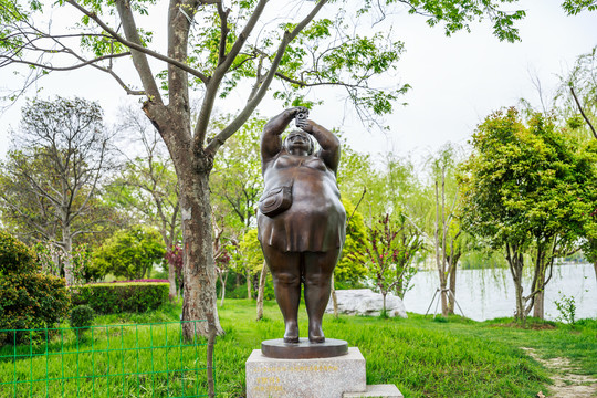 金鸡湖女人雕塑