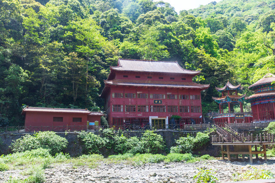 梵净山龙泉禅寺禅房