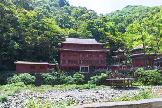 梵净山龙泉禅寺禅房