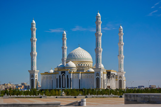 努尔苏丹哈兹列特苏丹清真寺