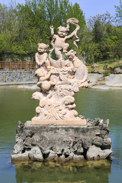 童子鲤鱼雕塑